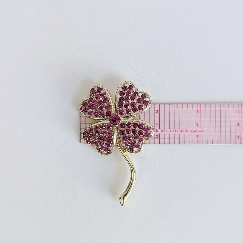 Vintage Sarah Coventry 4-Leaf Clover Brooch Fuchsia Rhinestone Lucky Charm Pin - Picture 8 of 9